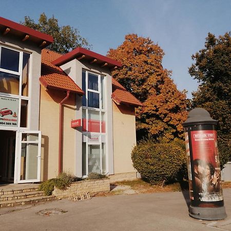 Apartman Pri Parku Sered' Екстериор снимка